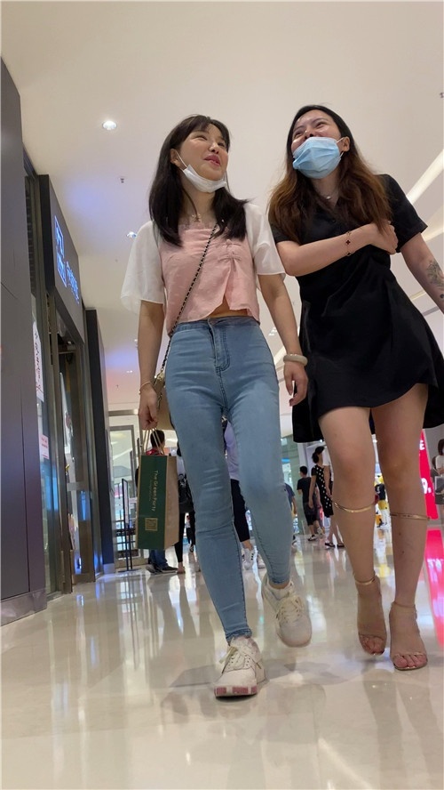 圆润牛仔美女[2.29G/MP4]