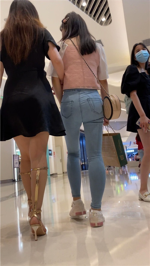 圆润牛仔美女[2.29G/MP4]