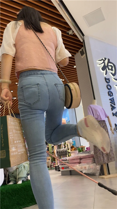 圆润牛仔美女[2.29G/MP4]