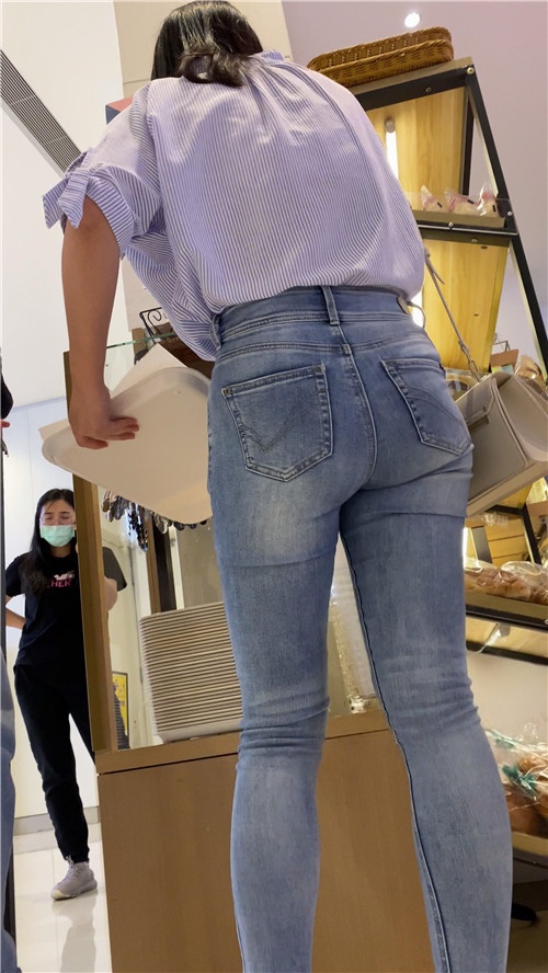 高腰蓝牛妹子[4.68G/MP4]