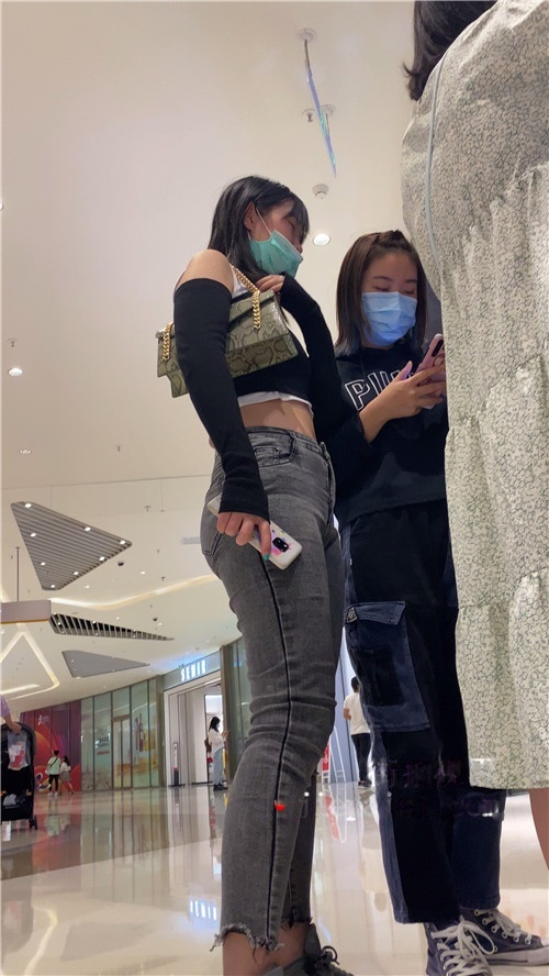 丰屯紧牛小姐姐[2.67G/MP4]