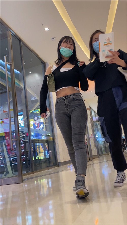 丰屯紧牛小姐姐[2.67G/MP4]