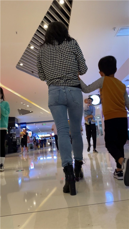 牛仔裤美妇[2.97G/MP4]