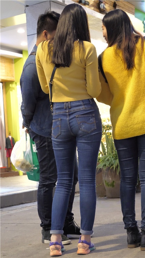 高腰牛仔小姐姐[2.74G/MP4]