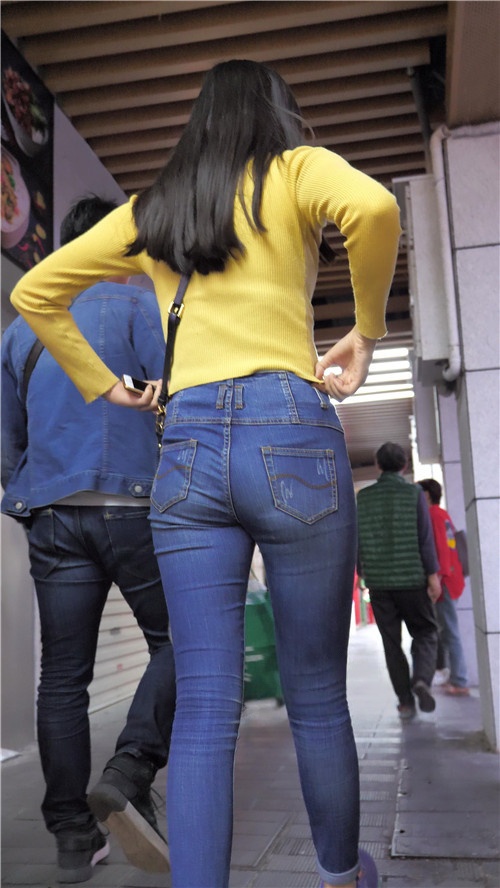 高腰牛仔小姐姐[2.74G/MP4]