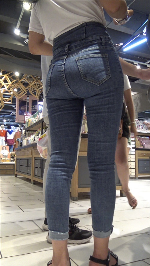 高腰牛仔裤翘屯小妹[3.04G/MP4]