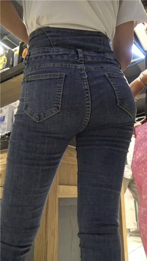 高腰牛仔裤翘屯小妹[3.04G/MP4]