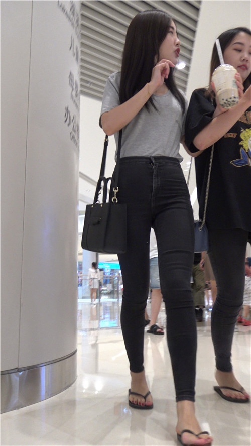 黑色牛仔小姐姐[4.89G/MP4]