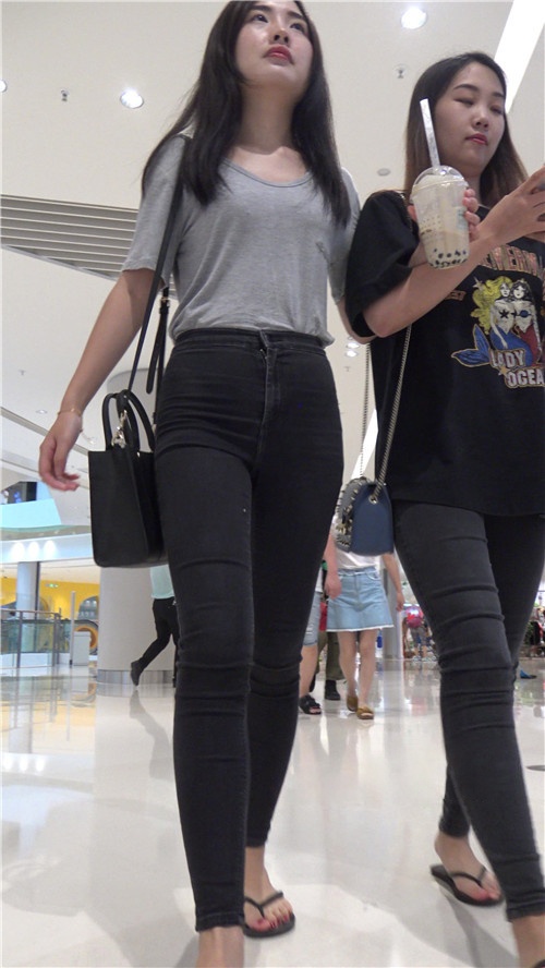 黑色牛仔小姐姐[4.89G/MP4]