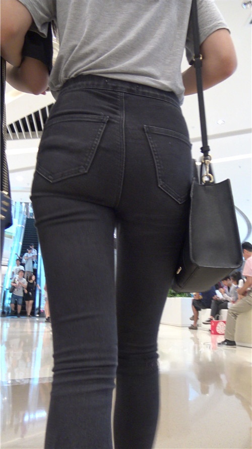 黑色牛仔小姐姐[4.89G/MP4]