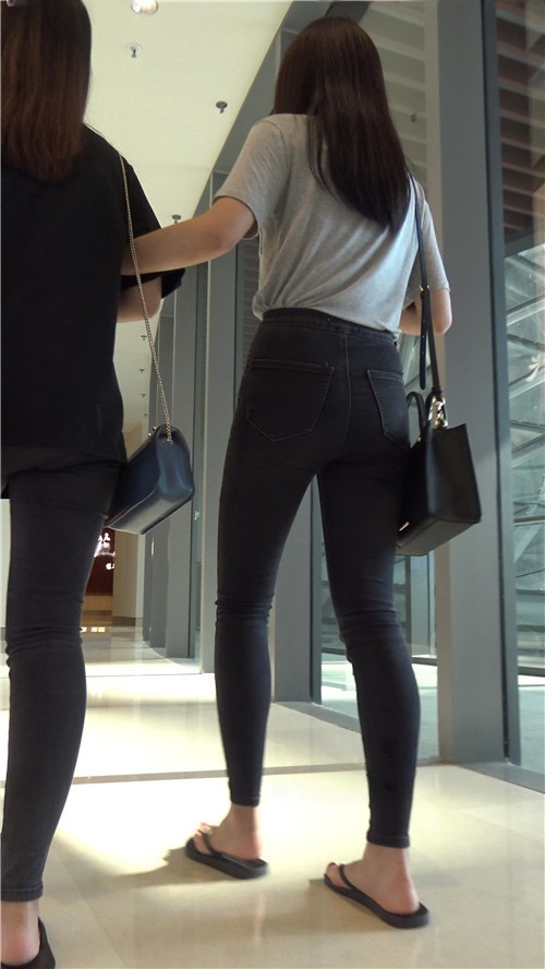 黑色牛仔小姐姐[4.89G/MP4]