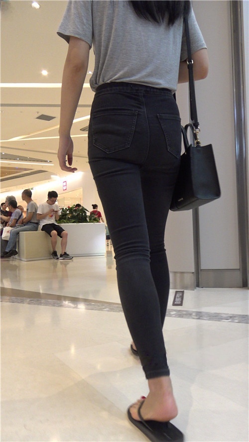 黑色牛仔小姐姐[4.89G/MP4]