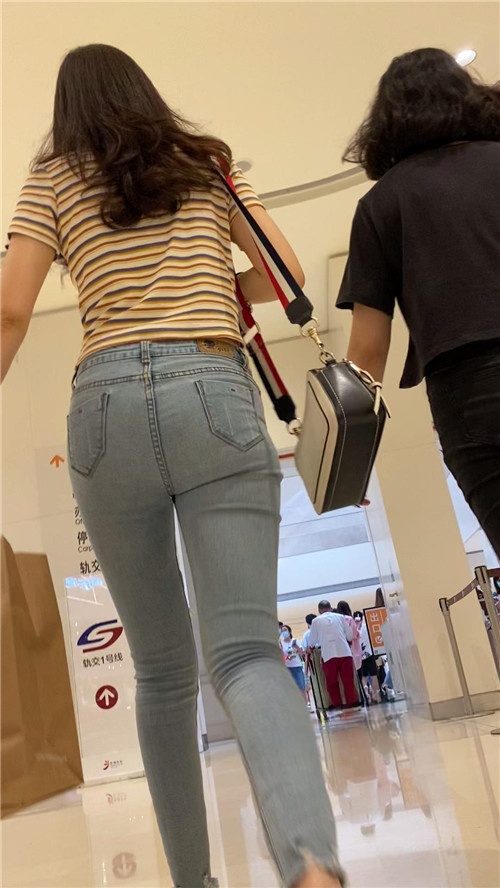 斯文的牛仔裤小姐姐[1.36G/MP4]