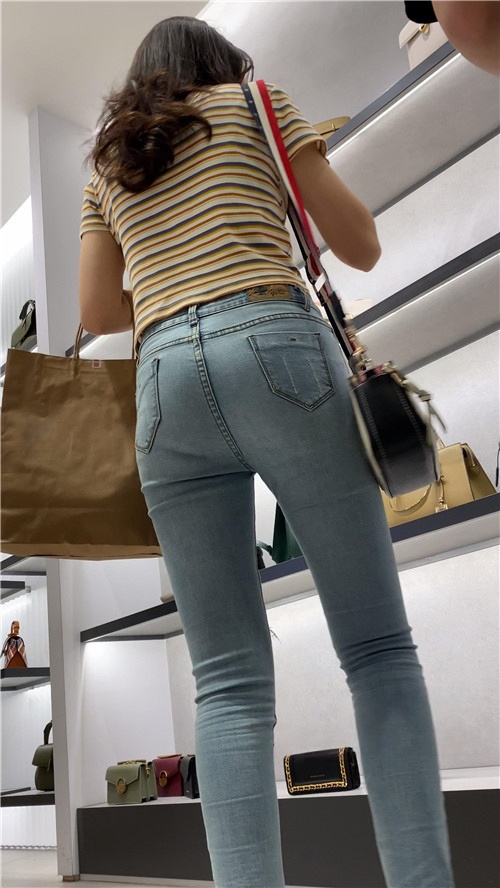 斯文的牛仔裤小姐姐[1.36G/MP4]