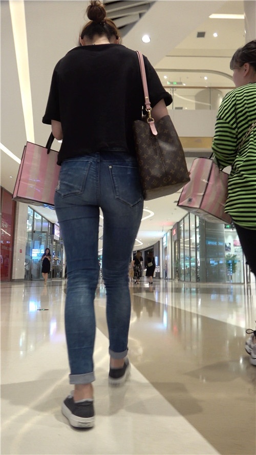 紧身牛仔裤美眉[2.55G/MP4]