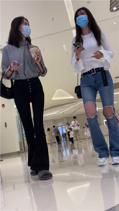 高挑的蓝牛美女[2.68G/MP4]