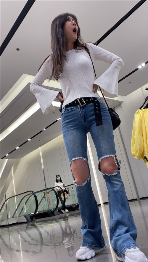 高挑的蓝牛美女[2.68G/MP4]