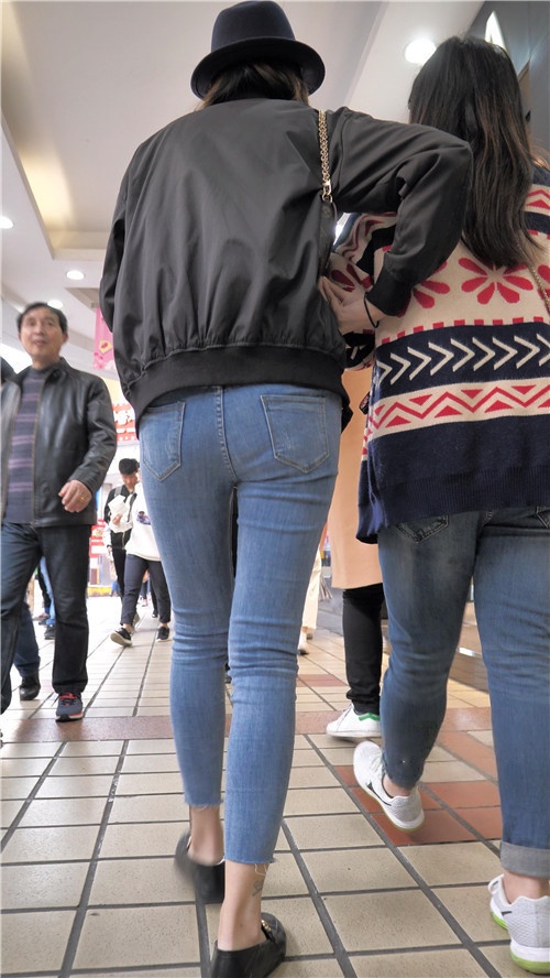 黑衣牛仔裤MM[2.08G/MP4]