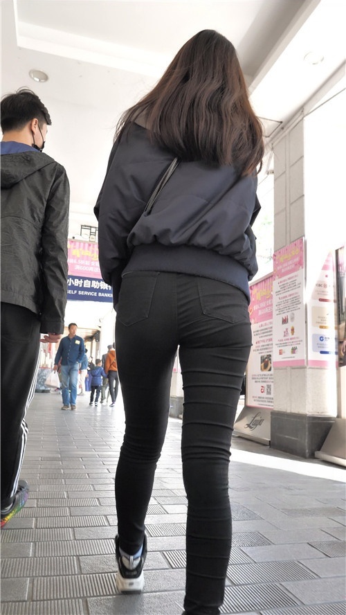 黑色紧身裤女孩[3.32G/MP4]