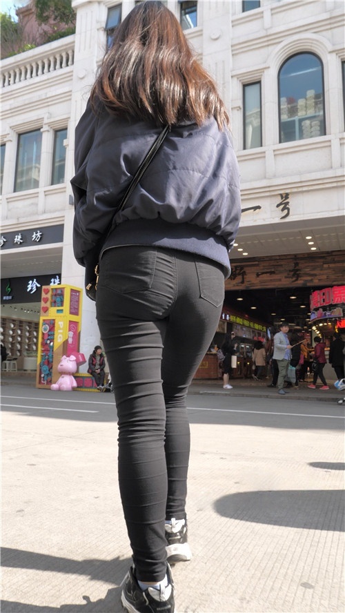 黑色紧身裤女孩[3.32G/MP4]