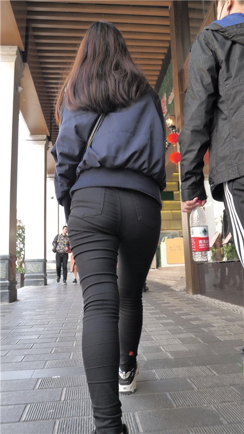 黑色紧身裤女孩[3.32G/MP4]