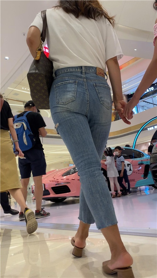 蓝牛美妇[1.04G/MP4]