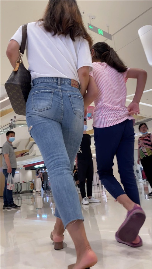 蓝牛美妇[1.04G/MP4]