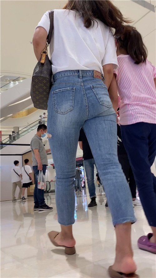 蓝牛美妇[1.04G/MP4]