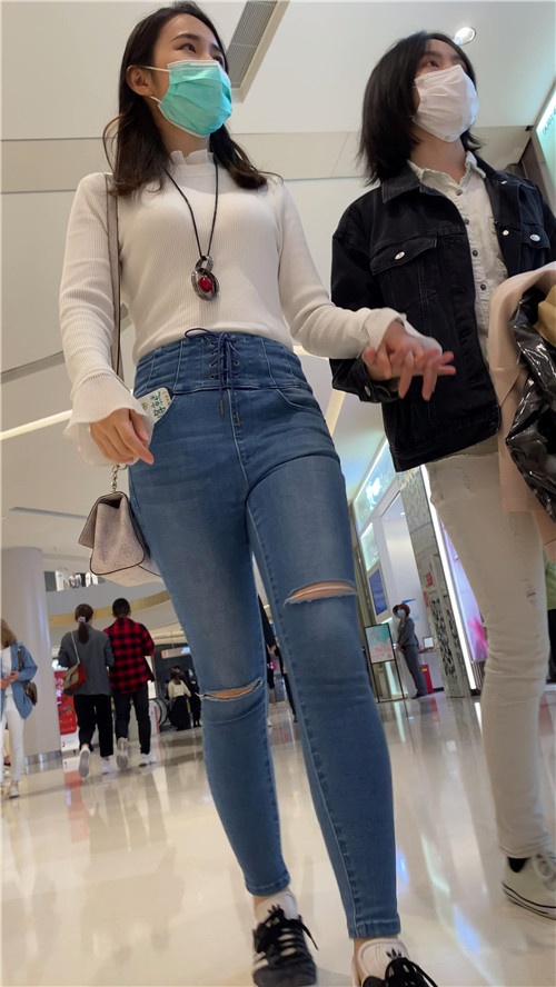 高腰牛仔裤小姐姐[935M/MP4]