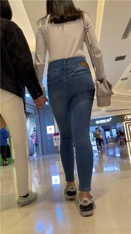 高腰牛仔裤小姐姐[935M/MP4]