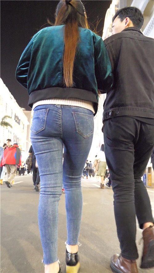 夜拍牛仔裤小姐姐[2.91G/MP4]