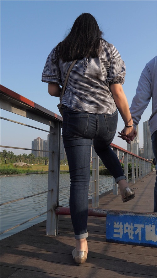 丰满蓝牛MM[3.54G/MP4]