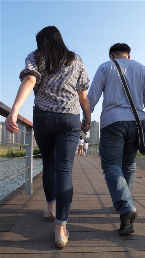 丰满蓝牛MM[3.54G/MP4]