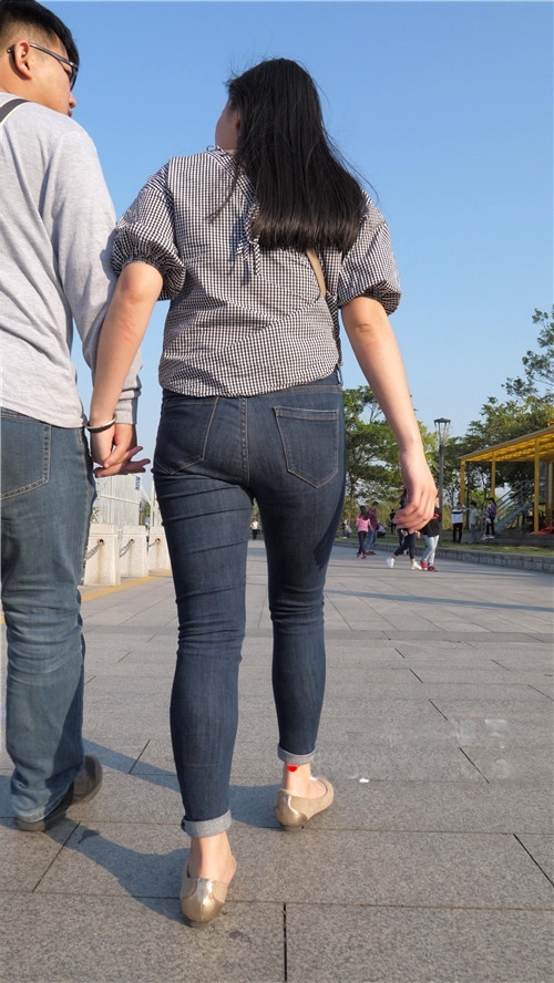 丰满蓝牛MM[3.54G/MP4]