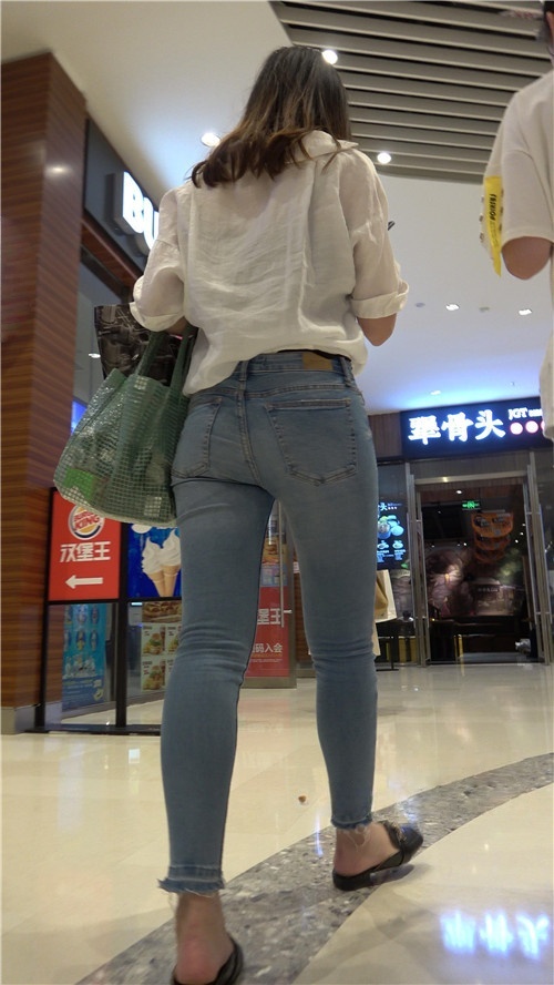 蓝色牛仔裤妹子[1.95G/MP4]