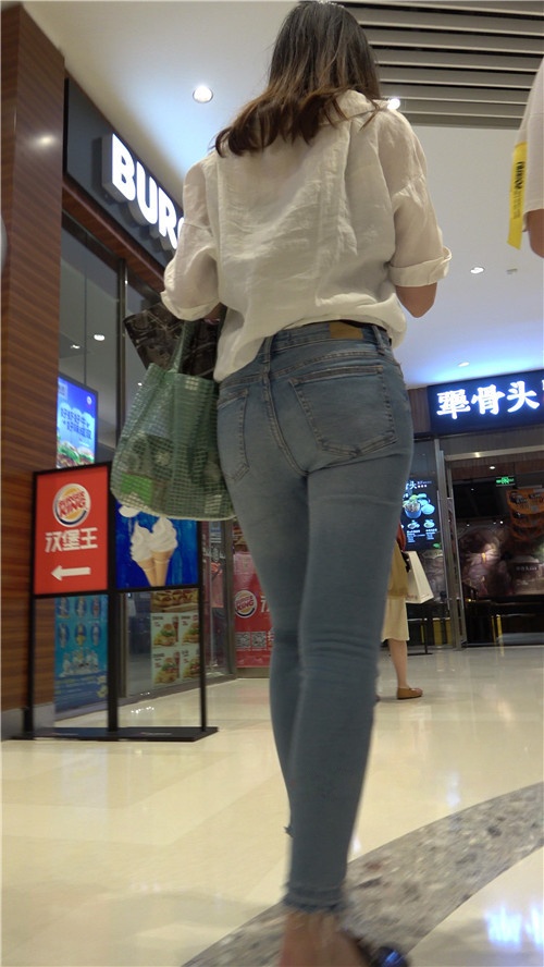 蓝色牛仔裤妹子[1.95G/MP4]
