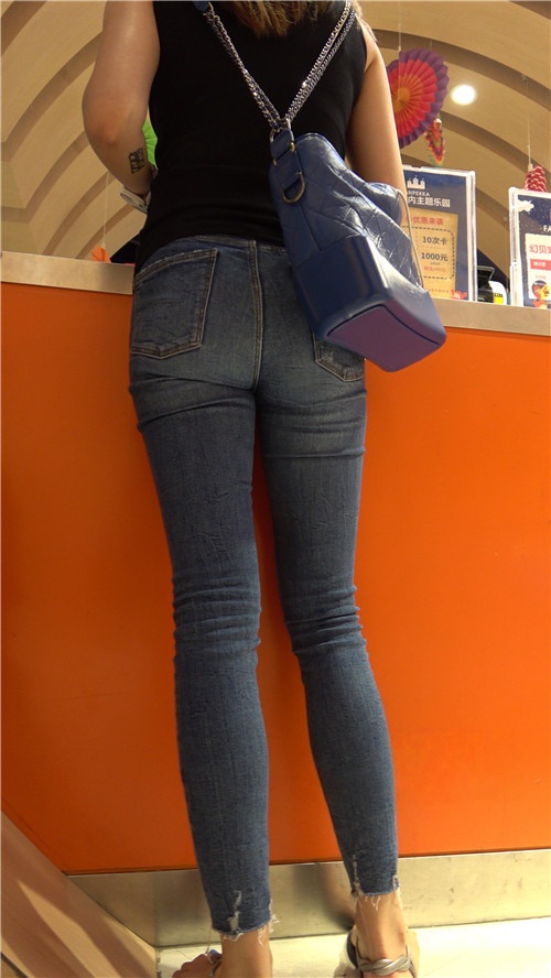 漂亮的牛仔美妇[3.41G/MP4]