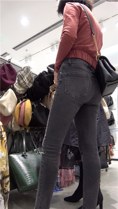 漂亮的短发黑牛仔美女[3.42G/MP4]