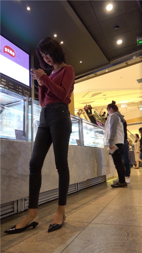 漂亮的短发黑牛仔美女[3.42G/MP4]