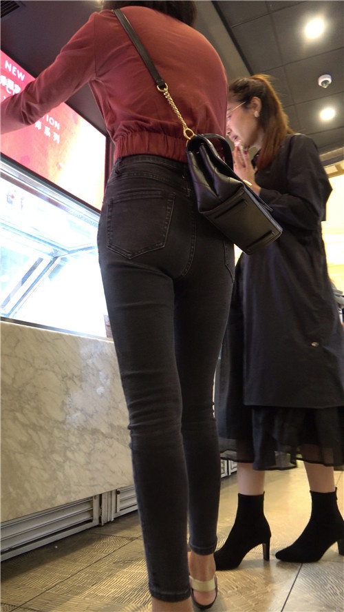 漂亮的短发黑牛仔美女[3.42G/MP4]