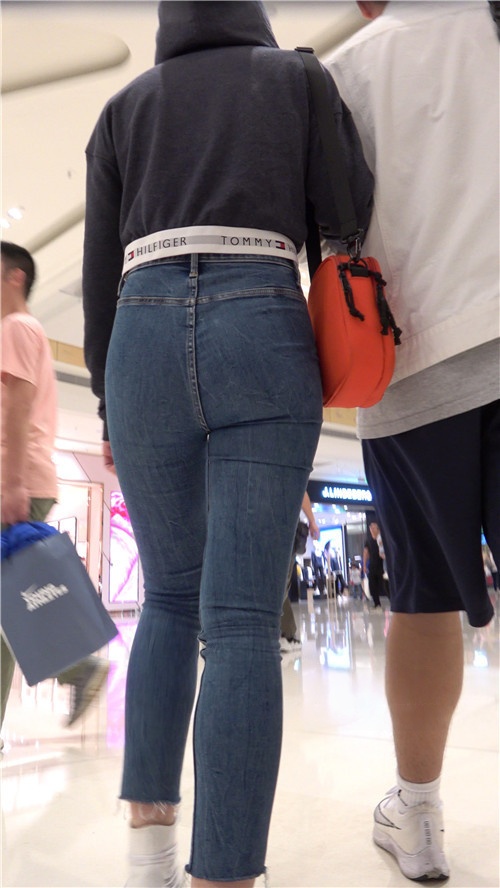 丰腴紧身蓝牛MM[3.07G/MP4]