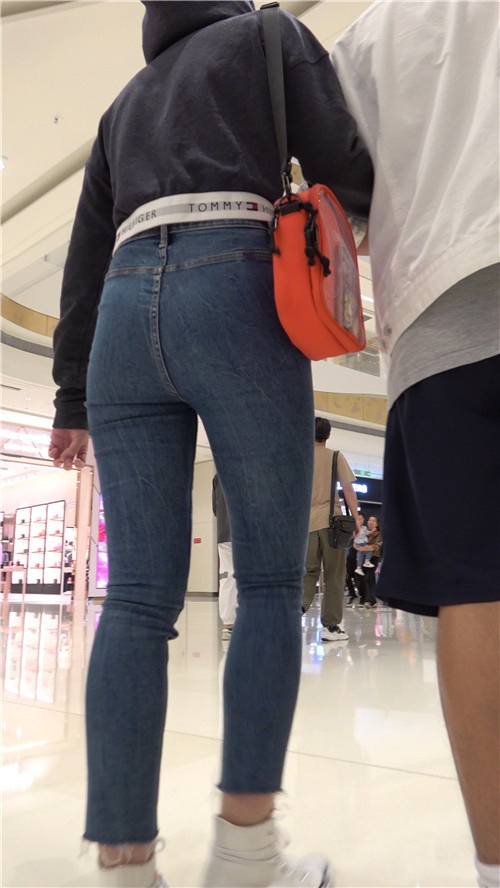 丰腴紧身蓝牛MM[3.07G/MP4]