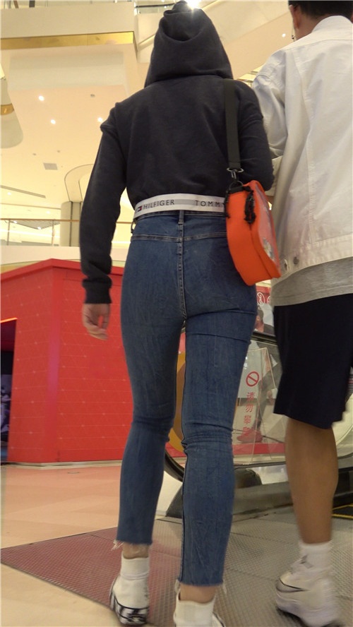 丰腴紧身蓝牛MM[3.07G/MP4]