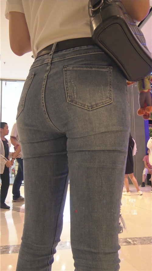 蓝色牛仔裤美女[2.79G/MP4]