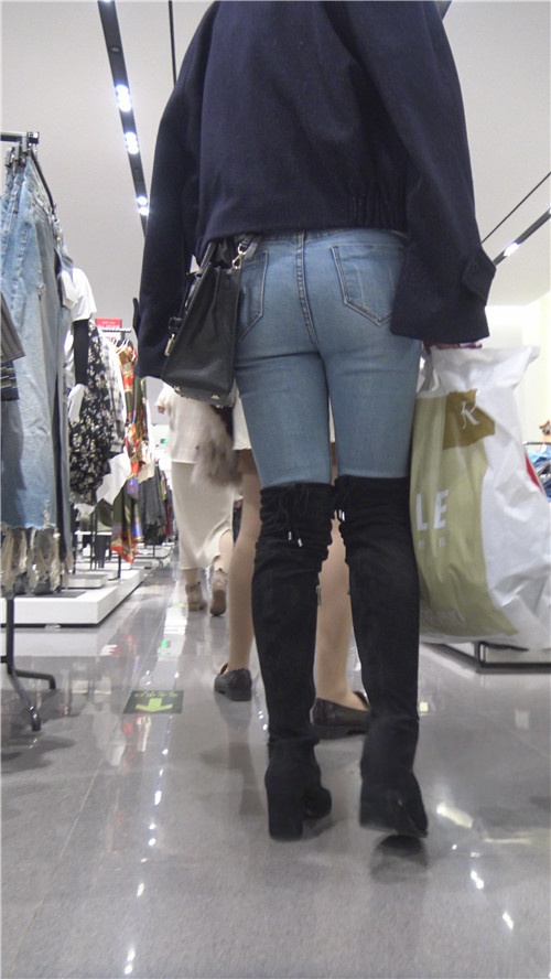 黑色高靴牛仔美屯小姐姐[2.13G/MP4]