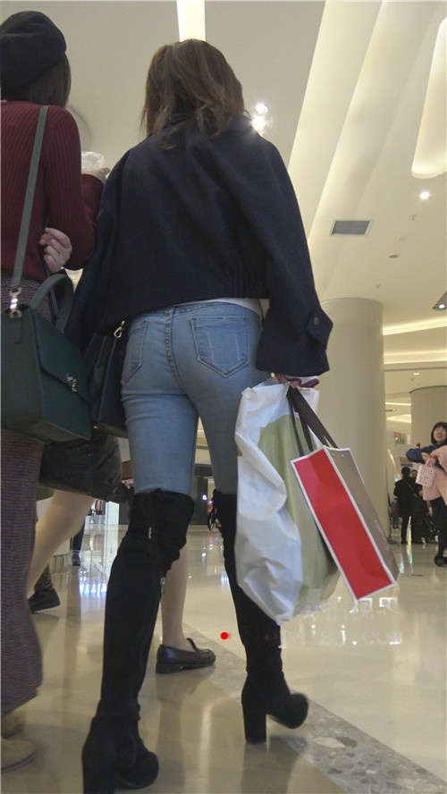 黑色高靴牛仔美屯小姐姐[2.13G/MP4]