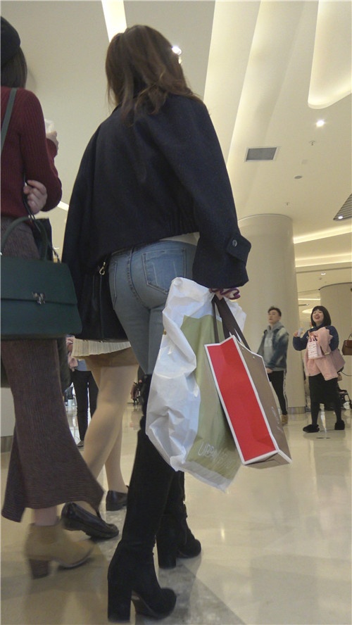 黑色高靴牛仔美屯小姐姐[2.13G/MP4]