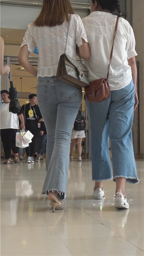 紧身牛仔长裤美女[3.16G/MP4]