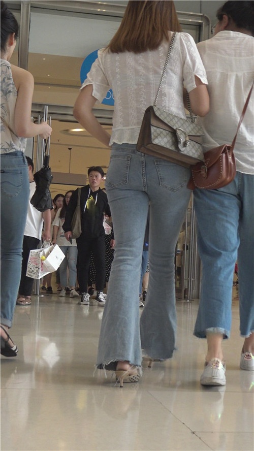 紧身牛仔长裤美女[3.16G/MP4]