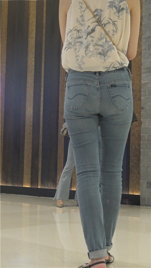 紧身牛仔长裤美女[3.16G/MP4]